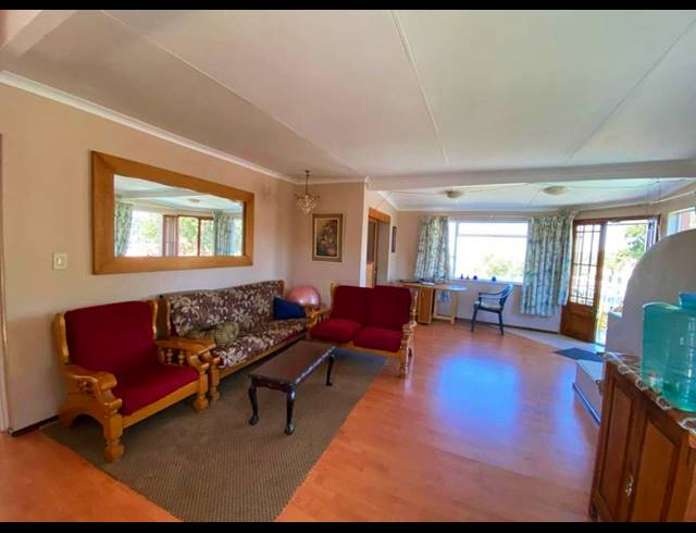 6 BEDROOM FREEHOLD FOR SALE IN SUIDEROORD